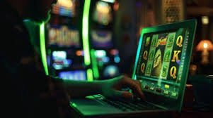 Người dùng Việt Nam chơi game bắn cá online tại gacam67 trên điện thoại Android